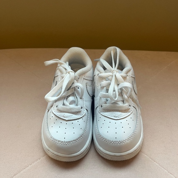 Kids White Air Force 1’s Size 7C - Picture 2 of 6